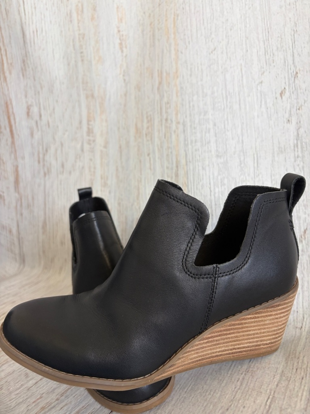 TOMS Kallie Black Wedge Ankle Booties - Picture 2 of 8